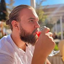 Nooit genoeg kaasfondue! Geniet dubbel van deze twee fondues in brood.  Recept: http://bit.ly/2NNxwK2