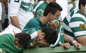 De um lado, o coritiba, já rebaixado à série b do campeonato brasileiro. Coxa E Rebaixado Para A 2Âª Divisao E Torcida Promove Quebra Quebra