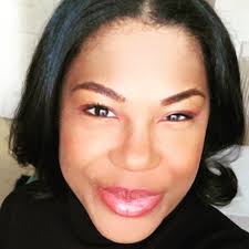 🗣Allow me to reintroduce myself. I'm Candyce, your trusted wellness coach.  I empower women to gain control of their chronic illnesses so they can live  out their dreams. I've managed to gain