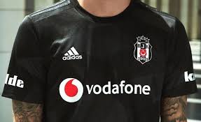 Beşiktaş modellerini size özel fırsatlarla online olarak hemen satın alın! Besiktas Ta Adidas In Yerine Surpriz Forma Tedarikcisi