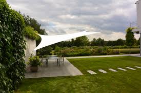 Fliegendes Segel Ohne Masten Als Uberdachung Des Freisitzes Modernes Design In Der Architektur Architektur Sonnensegel Segel