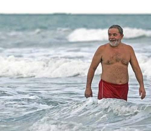 Resultado de imagem para LULA TOMA SEU PRIMEIRO BANHO DE MAR EM PE, APÓS SER SOLTO E COMEMORA REENCONTRO COM A LIBERDADE"