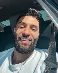 Shawn Caulder's Instagram, Twitter & Facebook