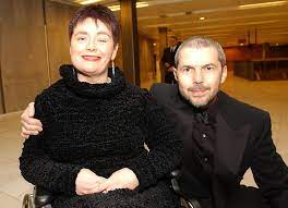 Marek eben (born 18 december 1957) is a czech actor, singer, composer, writer and television host. Marek Eben Vysvetlil Duvod Osudoveho Rozhodnuti Knourajici Manzelka Blesk Cz