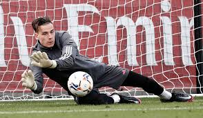 Édouard osoque mendy (born 1 march 1992) is a professional footballer who plays as a goalkeeper for premier league club chelsea and the senegal national team. Ruckennummern Real Gibt Lunin Die 13 Real Total