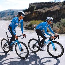¿cuál de estos productos tienes? Canyon Das Movistar Team Startet Mit Einem Zwolftagigen Facebook