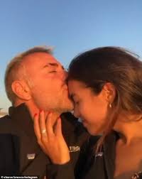 The clip reached massive levels of popularity, only for the billionaire to delete hours after posting it. Gianluca Vacchi Schwangeren Freundin Sharon Fonseca Aktien Romantik Reise Aktuelle Boulevard Nachrichten Und Fotogalerien Zu Stars Sternchen