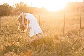 It occurs when using a photographic flash that is very close to the camera lens (as with most compact cameras ) in ambient low light. 25 Artistic Lens Flare Effects In Digital Photography Pixel Curse