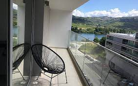 Ob mildes oder kaltes klima, sandstrände oder skigebiete, trockene olivenhaine. Wohnung Zur Miete In Porto Und Northern Portugal Godim Peso Da Regua Vila Real Weinstrasse In Port