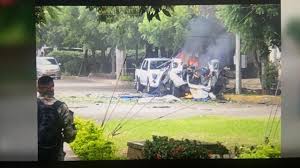A las 3:30 de la tarde de este martes se registró un atentado con carro bomba en el interior del cantón militar san jorge ubicado. Fsh To2hyptvtm