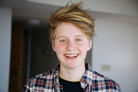 Alexandra Schmelzer's Instagram, Twitter & Facebook