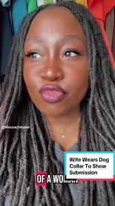 Mujer Usa Collar de Perro para Mostrar Sumisión