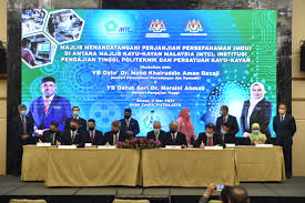 Sesi dialog bersama industri perkayuan malaysia dan majlis iftar ramadan siaran media : Mohe Majlis Menandatangani Mou Di Antara Majlis Kayu Kayan Malaysia Mtc Ipt Dan Persatuan Kayu Kayan