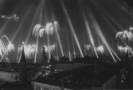 В этом году красочное зрелище продлится 10 минут. Foto Moskva 9 Maya 1945 Salyut Pobedy 9 Maya 1945 G Moskva Istoriya Rossii V Fotografiyah