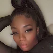 Kizzy Davis's Instagram, Twitter & Facebook