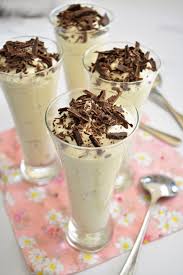 Mousse Stracciatella La Mousse Au Chocolat Blanc Recette En 2020 Mousse Au Chocolat Chocolat Blanc Mousse Chocolat Blanc