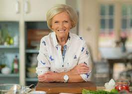 Mary Berry S Recipe For Gravy Christmas Cooking Tips Advice From The Bake Off Star Berries Recipes Mary Berry Butterflied Leg Of Lamb