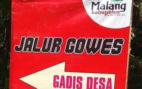 Gadis desa mandi kemben kain batik sarong | berkain batik basah. Viral Jalur Gowes Gadis Desa Di Malang Dinas Pariwisata Buka Suara