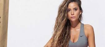 Una seguidilla de polémicas ha generado la actitud del alcade de puerto varas, ramón bahamode, después del concierto de camila gallardo este pasado domingo. Camila Gallardo Comparte Fotos Desde Nueva York Que Conquistan A Sus Fans Musica Pop