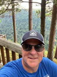 GREAT WHITE SPOTTED 50 METRES OFF SEASPRAY COAST Roulette pilots from the  RAAF Base in East Sale have spotted a 2.5m shark cruising off the Seapray  coast. They rang the Seaspray SLSC