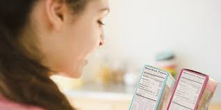 The 4 Things Nutritionists Always Look For On A Food Label