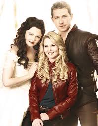 сериал однажды в сказке все сезоны смотреть онлайн бесплатно Snow White Prince Charming And Emma Swan 3 Family Photo Once Upon A Time Snow White Prince Prince Charming