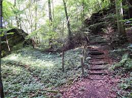D'autres circuits de randonnée sur une longueur de 112km découpé en trois routes, le mullerthal trail passe le long des beautés naturelles de la région mullerthal, petite suisse. Route 1 Des Mullerthal Trail Kleine Luxemburger Schweiz Freiweg Outdoor Activity Blog