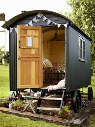 Shepherd S Hut Inspo For Your Fantasy She Shed Kleines Wohnmobil Bauwagen Ausbauen Haus Erweiterungen