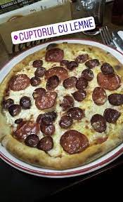 Sos quark (usturoi), mozzarella, bacon, salam, burduf, rosii cherry, la sfarsit asezonate cu patrunjel. Cuptorul Cu Lemne Bucarest Menu Precios Y Restaurante Opiniones Tripadvisor