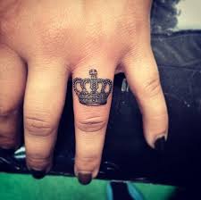 Russian prison ring finger tattoos symbols of rank viralboro web. Stylish Finger Tattoo Ideas For Women Tattooli Com