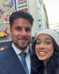 'Pretending random guys are my husband' 🙈🙈