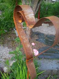 Amazing Heart Shaped Garden Decorations You Will Fall In Love With Arte De Jardin De Metal Jardineria Artistica Arte De Patio