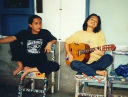 Untuk melihat detail lagu lagu slank jadul klik salah satu judul yang cocok, kemudian untuk link download lagu. Facebook