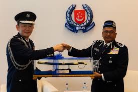 Tan sri dato' seri mohamad fuzi harun (born 4 may 1959) is the 11th inspector general of royal malaysia police succeeding khalid abu bakar. Conferment Of The Distinguished Service Order On Inspector General Of The Royal Malaysia Police Tan Sri Dato Sri Mohamad Fuzi Bin Harun