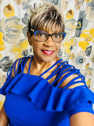 I don't ever forget my former students. Haven't seen Jalesa Holloway since  I retired. She is still neat, petite, and beautiful. It was great seeing  her again.❤️❤️❤️