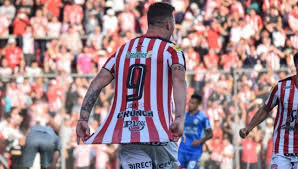 El club atlético san martín (conocido como san martín de tucumán o simplemente san martín), es un club deportivo argentino fundado en tucumán el 2 de noviembre de 1909. San Martin Goleo A Rafaela Y Se Subio A Lo Mas Alto De La Tabla La Gaceta Tucuman