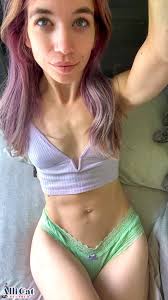 OnlyFans @allicatcollared - Profile, photos & links - Babepedia