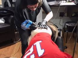 Ayton often settles for turnaround jumpers rather than forcing contact at the rim. Patriots Fan Gets Tom Brady S Face Tattooed On His Ass Sports Illustrated