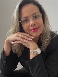 Elegância em cada detalhe: unhas amendoada em um tom azul deslumbrante. Uma  escolha que combina sofisticação e estilo! 💙✨ #UnhasPerfeitas #nailart  #almondshapenails