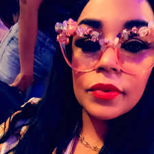 Vocal coach for 6-year-old aspiring singer