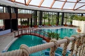 Aquapark nymphaea oradea judetul bihor romania. Asa Arata Paradisul Romanesc Aquapark Ul Gigant De 20 Mil Euro Asteapta Vizitatori