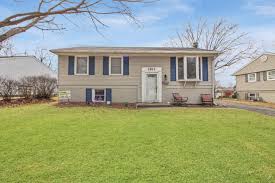 1811 Columbus Drive Pekin Il 61554 Building A House Backyard Property For Sale