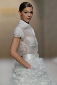 Barcelona Bridal Week Inmaculada Garcia Pronovias Victorio Lucchino Y Yolan Cris 2015 Vestido Con Plumas Vestidos De Novia Negros Ropa De Coctel