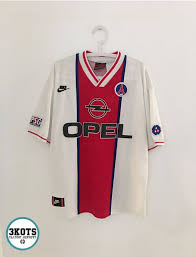 O atacante tem contrato com a equipe francesa até 2022 e é alvo de interesse do Psg Paris Saint Germain 1995 96 Nike Football Shirt Xl Mens Vintagesoccer Jersey Nike Parissaintg Psg Paris Saint Germain Camisas De Futebol Times De Futebol