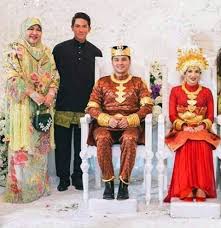 Tidak tunggu lama, bekas rakan kerja kini sah suami azrinaz. Bekas Isteri Senarai Isteri Isteri Sultan Brunei