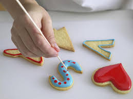 Wenn du die zuckerglasur auf den warmen kuchen streichst, wird der kuchen richtig saftig (oben drauf evtl. Verzieren Mit Zuckerguss Lecker