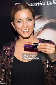 TV personality Robyn Dixon launches new holiday lipgloss collection... News  Photo
