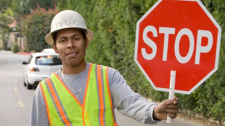 How to Become a Traffic Controller | Skillsify