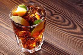 Cóctel y coctel, según se opte por la pronunciación llana o aguda, son las adaptaciones en español del vocablo inglés cocktail, tal como indica el diccionario panhispánico de dudas. 15 Recetas De Bebidas Con Pisco Y Frutas Tragos Cocteles Y Mas