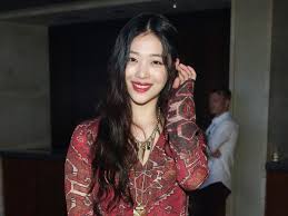 The host has been accused of racism after comparing the south korean boy band to the coronavirus. Sulli Death K Pop Star And Former F X Singer Found Dead At Home Aged 25 The Independent The Independent